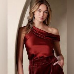 DANAE 100% SILK ONE-SHOULDER TOP size medium